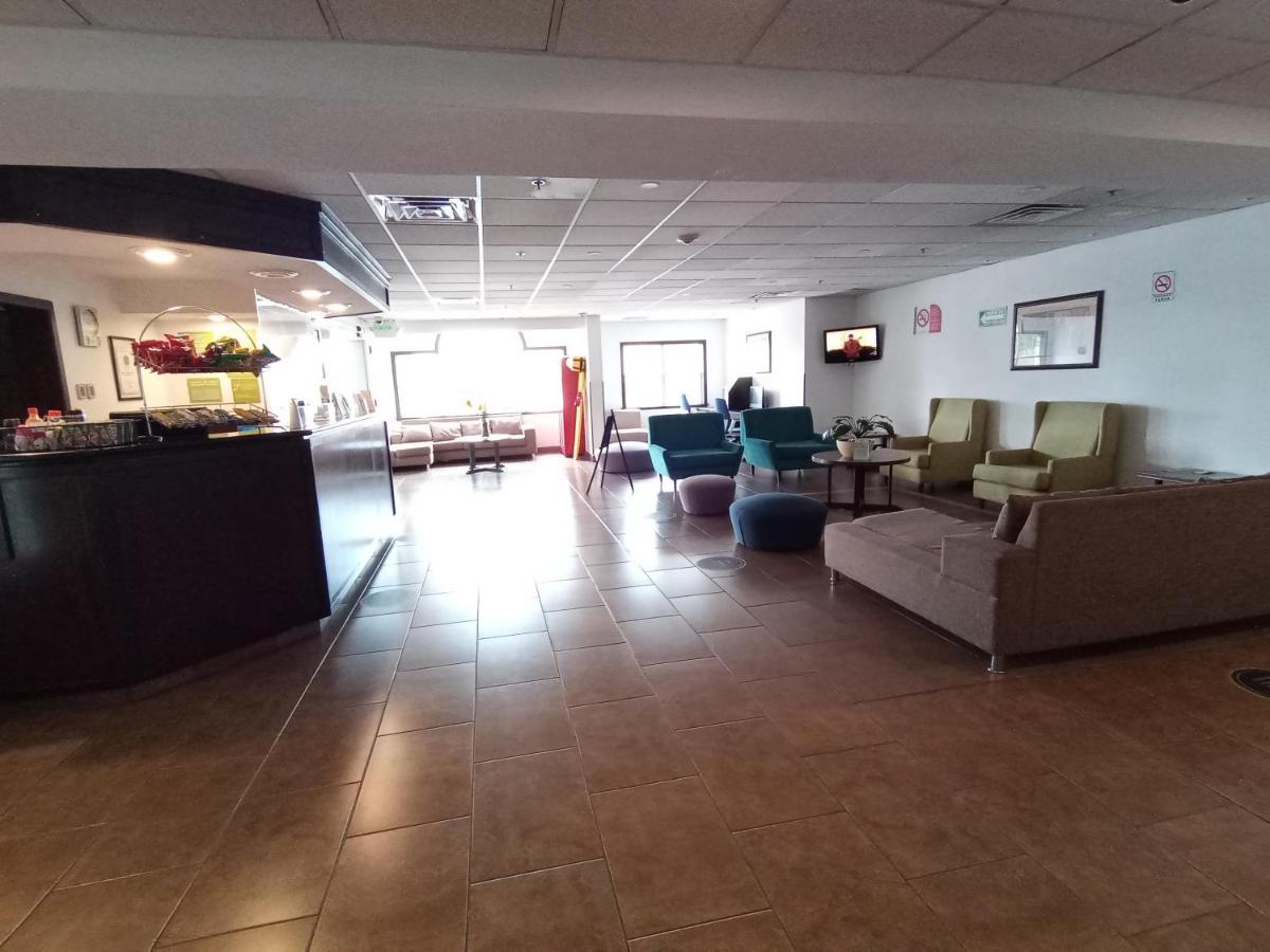 Microtel Inn&Suites Toluca Exterior foto