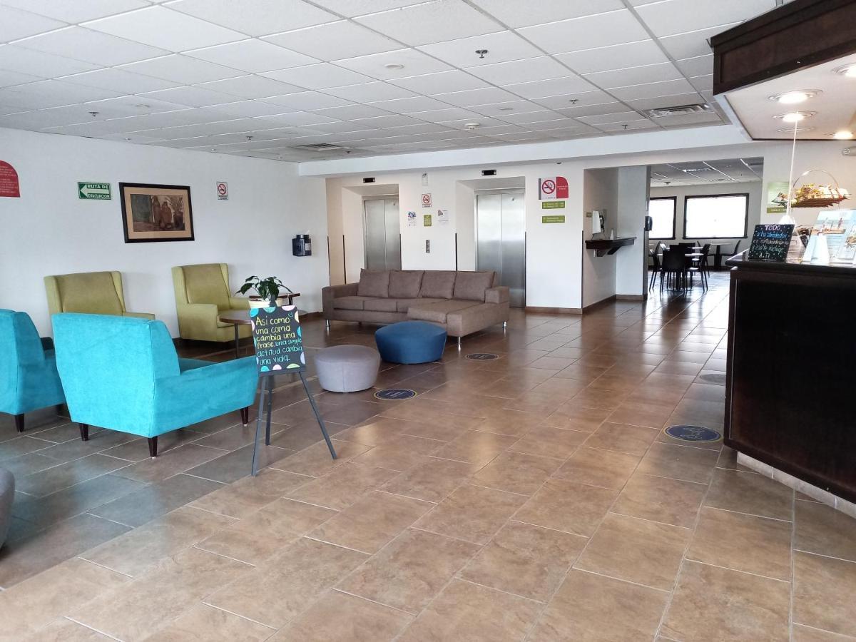 Microtel Inn&Suites Toluca Exterior foto