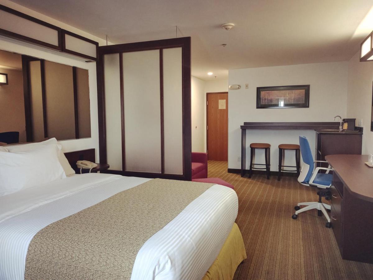 Microtel Inn&Suites Toluca Exterior foto