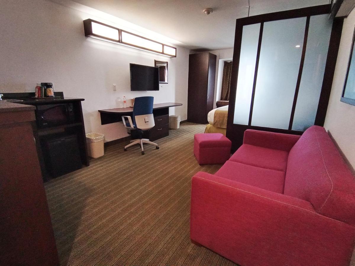 Microtel Inn&Suites Toluca Exterior foto