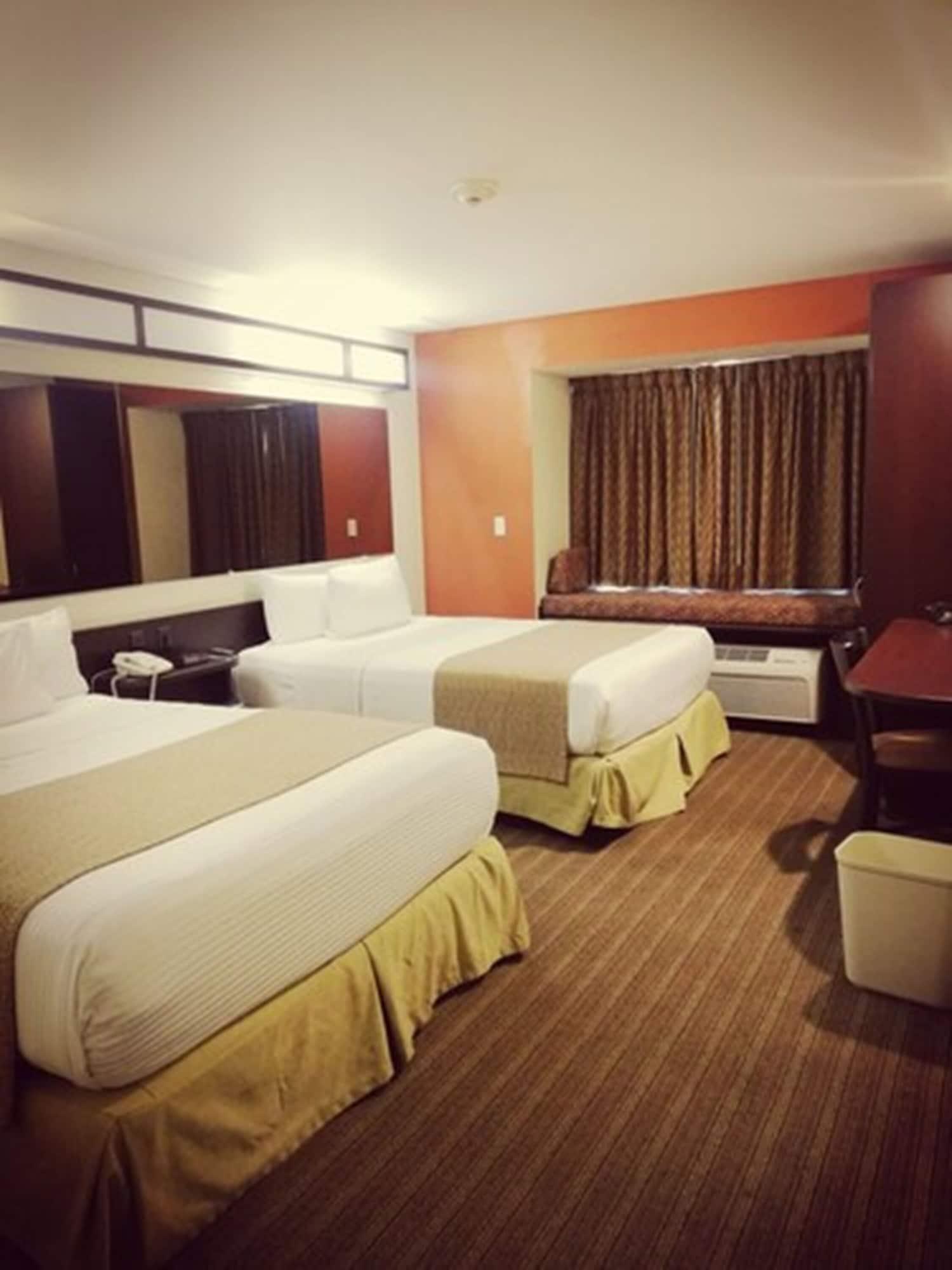 Microtel Inn&Suites Toluca Exterior foto