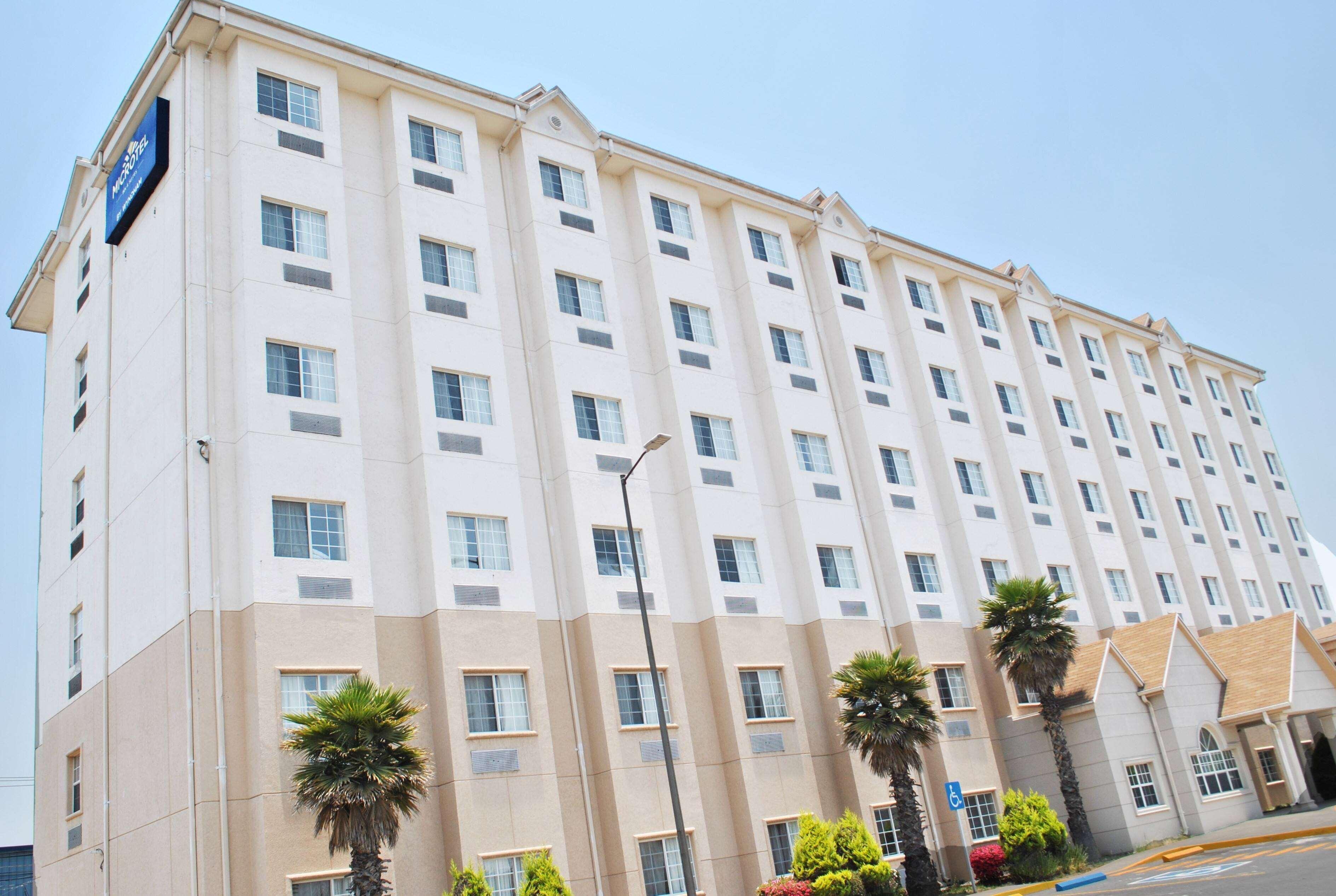 Microtel Inn&Suites Toluca Exterior foto