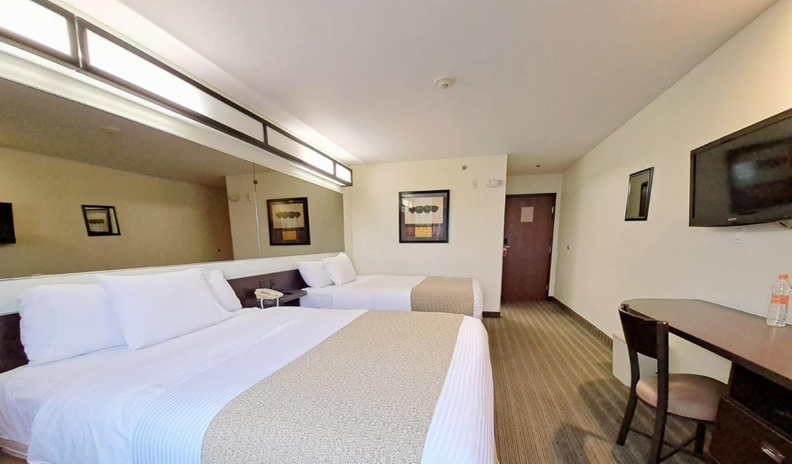 Microtel Inn&Suites Toluca Exterior foto