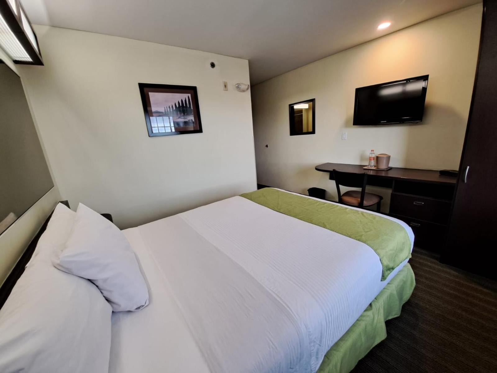 Microtel Inn&Suites Toluca Exterior foto