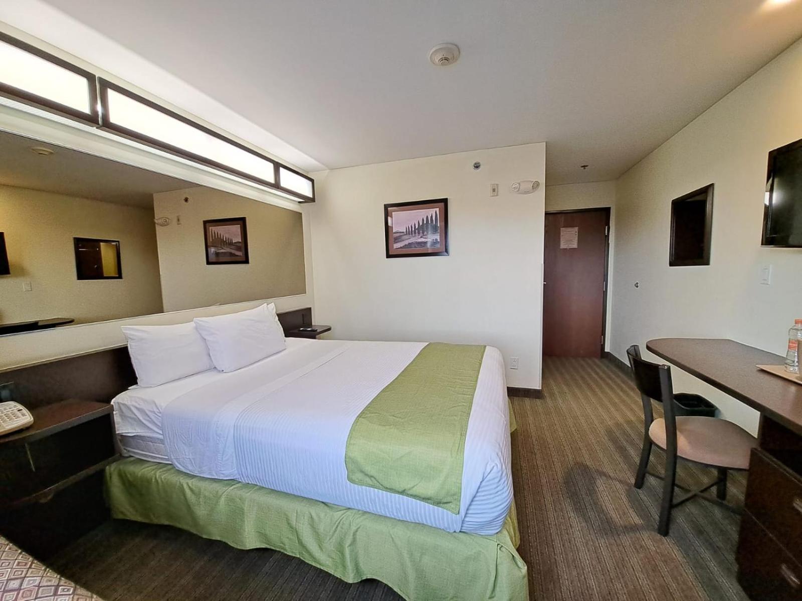 Microtel Inn&Suites Toluca Exterior foto